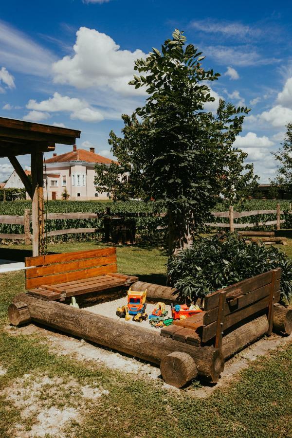Treehouse Drevesna Hiska Strkovo Gnezdo Ranc Jures Hotell Ljutomer Eksteriør bilde