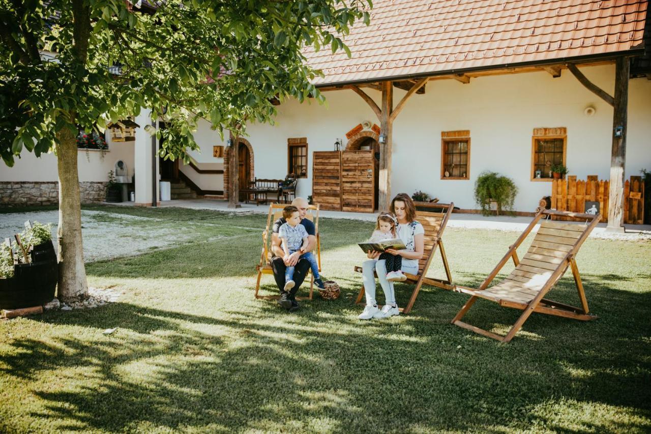 Treehouse Drevesna Hiska Strkovo Gnezdo Ranc Jures Hotell Ljutomer Eksteriør bilde